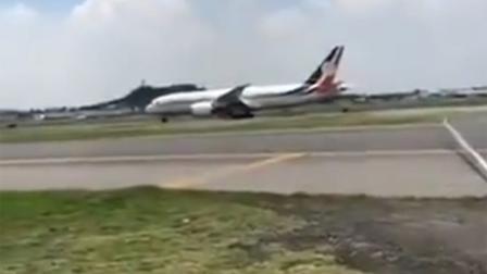 Alrededor de las 14:30 horas regresó el Avión Presidencial TP-01 “José María Morelos y Pavón” al Hangar Presidencial, en el AICM. Foto: @Matador08640286