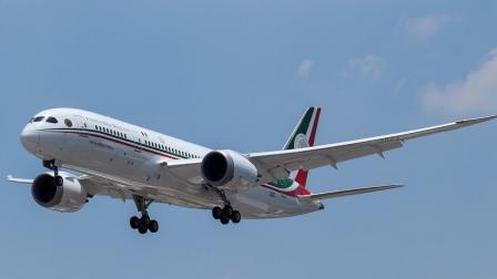 Alrededor de las 14:30 horas regresó el Avión Presidencial TP-01 “José María Morelos y Pavón” al Hangar Presidencial, en el AICM. Foto: Cuartoscuro