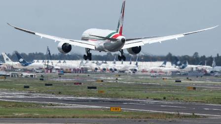 Alrededor de las 14:30 horas regresó el Avión Presidencial TP-01 “José María Morelos y Pavón” al Hangar Presidencial, en el AICM. Foto: Cuartoscuro