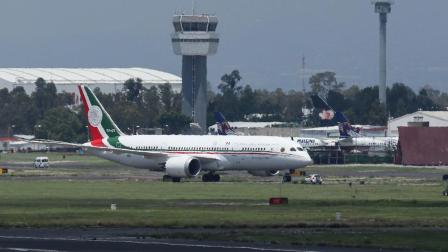 Alrededor de las 14:30 horas regresó el Avión Presidencial TP-01 “José María Morelos y Pavón” al Hangar Presidencial, en el AICM. Foto: Cuartoscuro