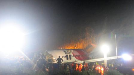 Así las tareas de rescate tras avionazo en India