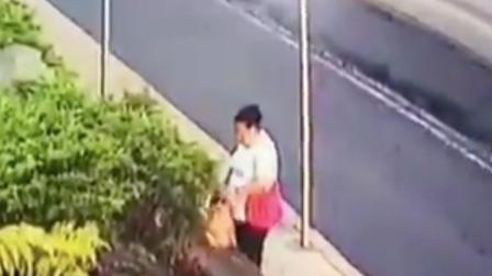 El video generó molestia entre los internautas quienes criticaron la acción de la mujer. Foto: Captura del video