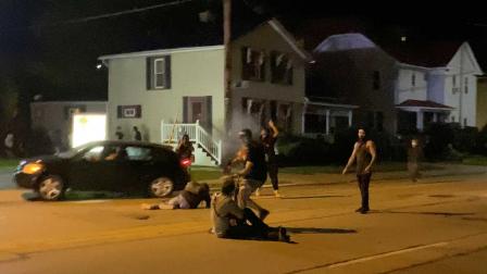 Mueren 2 personas por disparos durante protestas antirracistas en EU