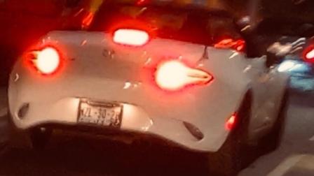 El conductor de unvehículo circulaba a exceso de velocidad sobre la Avenida Insurgentes. Foto: @hv_charly 