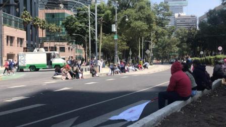 Antorchistas liberan circulación en Reforma 