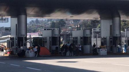 Los manifestantes piden que sea liberada su compañera Kenia “H”. Foto: Ricardo Vitela 