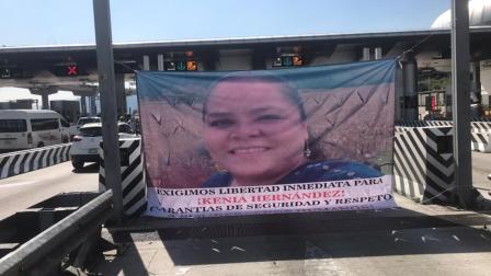 Los manifestantes piden que sea liberada su compañera Kenia “H”. Foto: Ricardo Vitela 