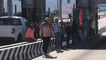 Los manifestantes piden que sea liberada su compañera Kenia “H”. Foto: Ricardo Vitela 