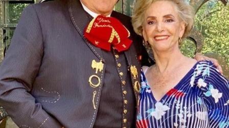 Vicente Fernández no piensa dejarle ni un sólo peso a su hijo Alejandro Fernández por la vida que lleva llena de excesos. Incluso, detesta que su hijo haga sentir mal a su madre, doña Cuquita, quien le ruega se rehabilite. Foto: Instagram @_vicentefdez
