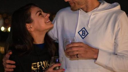 Ashton Kutcher y Mila Kunis no quieren que sus hijos sean unos consentidos. Cuando llegue el momento, ambos famosos donarán su riqueza, aunque guardaran una parte por si sus hijos necesitan financiar algún proyecto. Foto: Instagram @aplusk