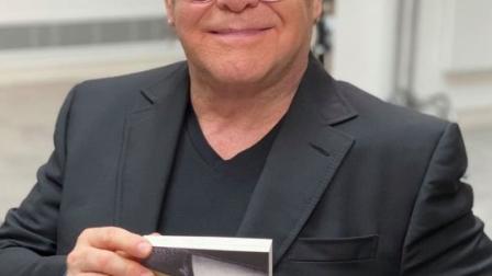 Elton John ha dicho que tanto él como su pareja han preparado su testamento pero que ha sido difícil dejarles a sus hijos la cantidad mínima para que cubran sus gastos. Ellos creen que los pequeños deben emprender y ser autosuficientes. Foto: Instagram @eltonjohn