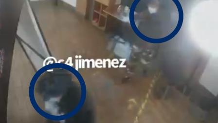 Los delincuentes ingresaron al área de cajas y amenazaron a los empleados. Foto: Captura del video
