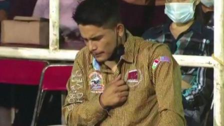 En los videos difundidos en redes sociales se aprecia que tanto los participantes y asistentes al jaripeo no asumen correctamente las medidas sanitarias para evitar la propagación del covid-19.
