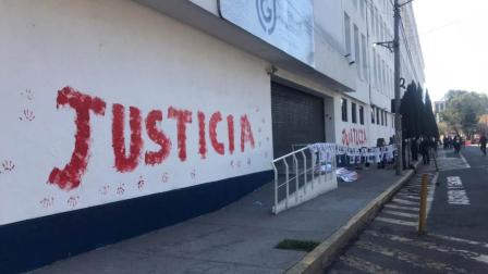 Con performance, exigen justicia por víctimas de violencia de género 