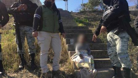 Mientras las autoridades mexicanas auxiliaban a la menor de edad, las personas migrantes adultas aprovecharon para atravesar a territorio estadounidense y abandonaron a la niña.