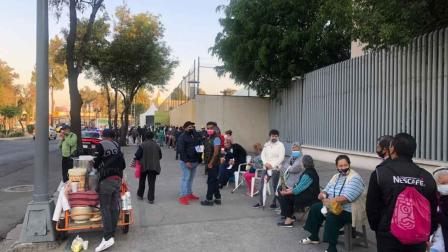 Decenas de adultos mayores se dieron cita para ser parte de la campaña de vacunación. Foto: Especial