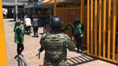 ‘Me fijé que le pusieran bien la vacuna’; sin incidentes, vacunación en GAM 