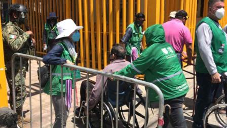 ‘Me fijé que le pusieran bien la vacuna’; sin incidentes, vacunación en GAM 