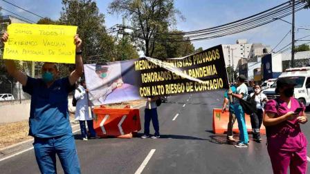 Con marcha y bloqueo en Tlalpan médicos privados exigen ser vacunados