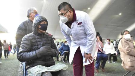 Brindan transporte a abuelitos para que acudan a vacunarse en Chalco
