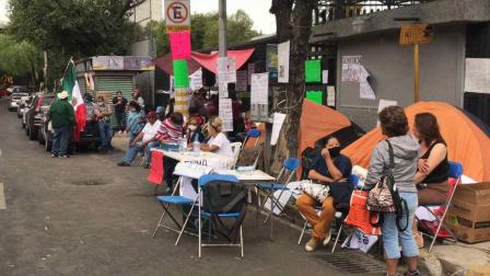 Simpatizantes de Salgado Macedonio instalan plantón frente a INE