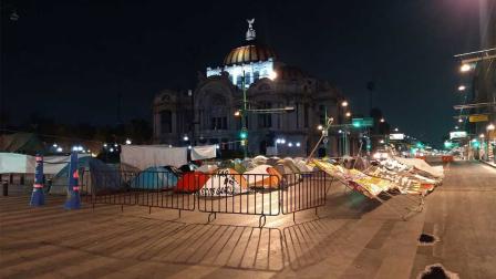 Alrededor de 60 personas colocaron sobre la vialidad del Eje Central Lázaro Cárdenas 40 casas de campaña
