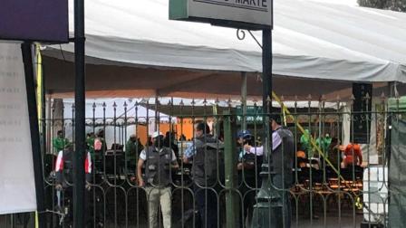 Adultos mayores vigilan la aplicación de su vacuna
