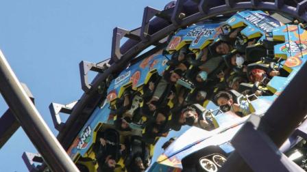 Menor que quiso entrar con subametralladora a Six Flags está con sus papás