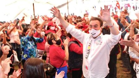 Alejandro Albarrán Velázquez también hizo un evento masivo en un campo deportivo en Santa María Tulpetlac.