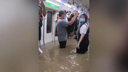 El ejército tuvo que intervenir para rescatar a los pasajeros atrapados en el metro.
