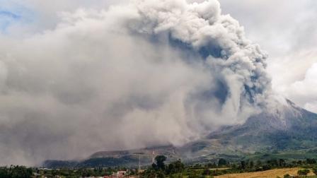 Los materiales volcánicos no alcanzaron los pueblos más cercanos y no hubo inconvenientes para los vuelos en la zona.