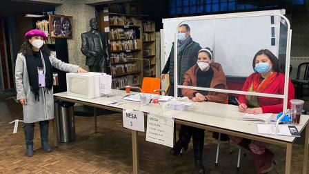 En los Países Bajos la comunidad chilena ya emite su voto. Imagen tomada de Twitter: @ServelChile