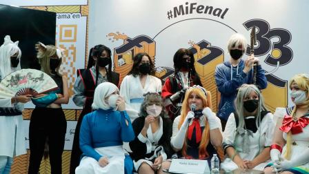 Jóvenes con cosplay de personajes de anime, en la Fenal.