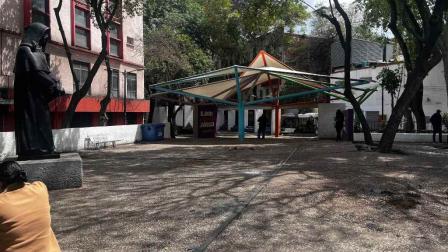 Retiro de cerco en Plaza Giordano.