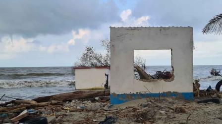 comunidad afectada por el avance del mar