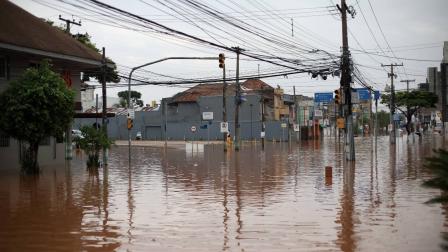 La ciudad de Porto Alegre y el sur de Brasil están completamente bajo el agua (AFP)