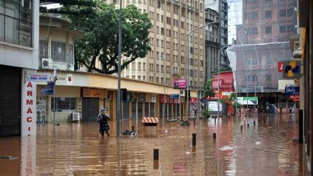 La ciudad de Porto Alegre y el sur de Brasil están completamente bajo el agua (AFP)