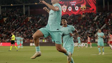 Fermín López saltando para celebrar.