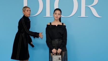 Kim Jisoo y Mathilde Favier en el desfile de Dior, colección primavera-verano 2025, en la Semana de la Moda de París 2024.