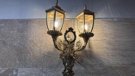 Trabajadores consultados en el sitio indicaron que los candelabros son primordialmente decoración