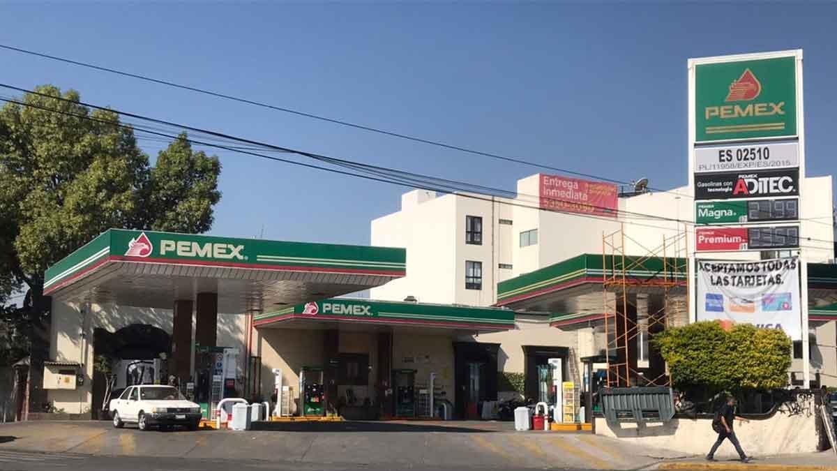 Pemex garantiza abasto y CFE restablece electricidad tras huracán Simón