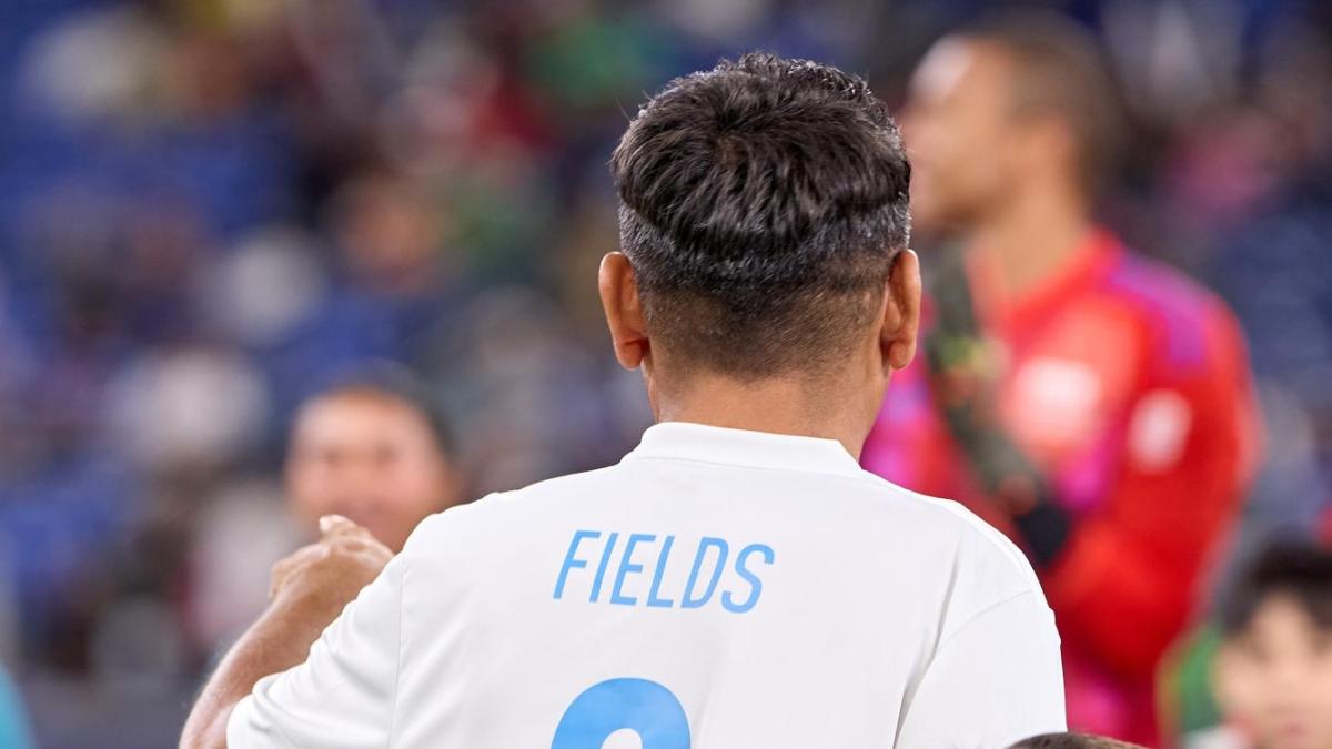 Jorge Campos traicion&oacute; a M&eacute;xico y se fue con los extranjeros en Juego de Leyendas de la FIFA