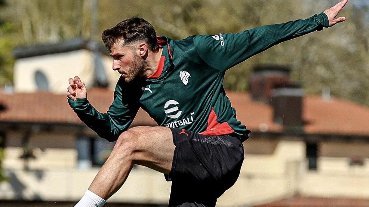 <![CDATA[¡Más 'Bebote' que nunca! Santi Gimenez quiere regresar al gol con el Milan y lanza dardo al Napoli]]>