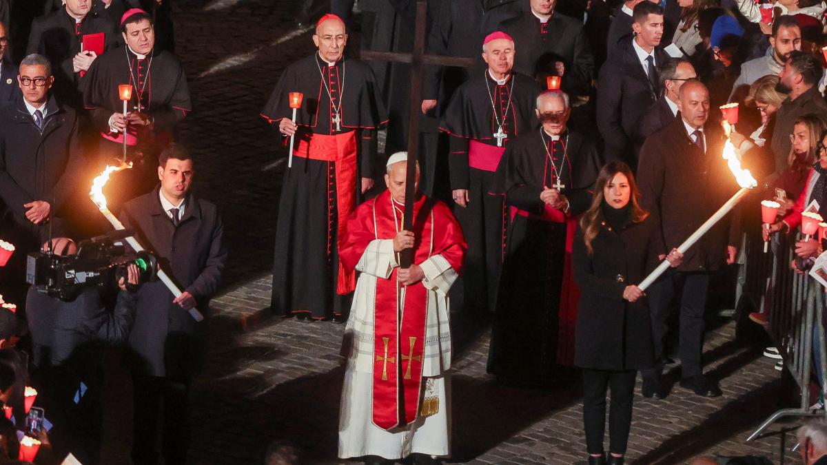 <![CDATA[El Papa encabeza el Viernes Santo con mensaje sobre guerra; pide a Israel poner fin al conflicto]]>