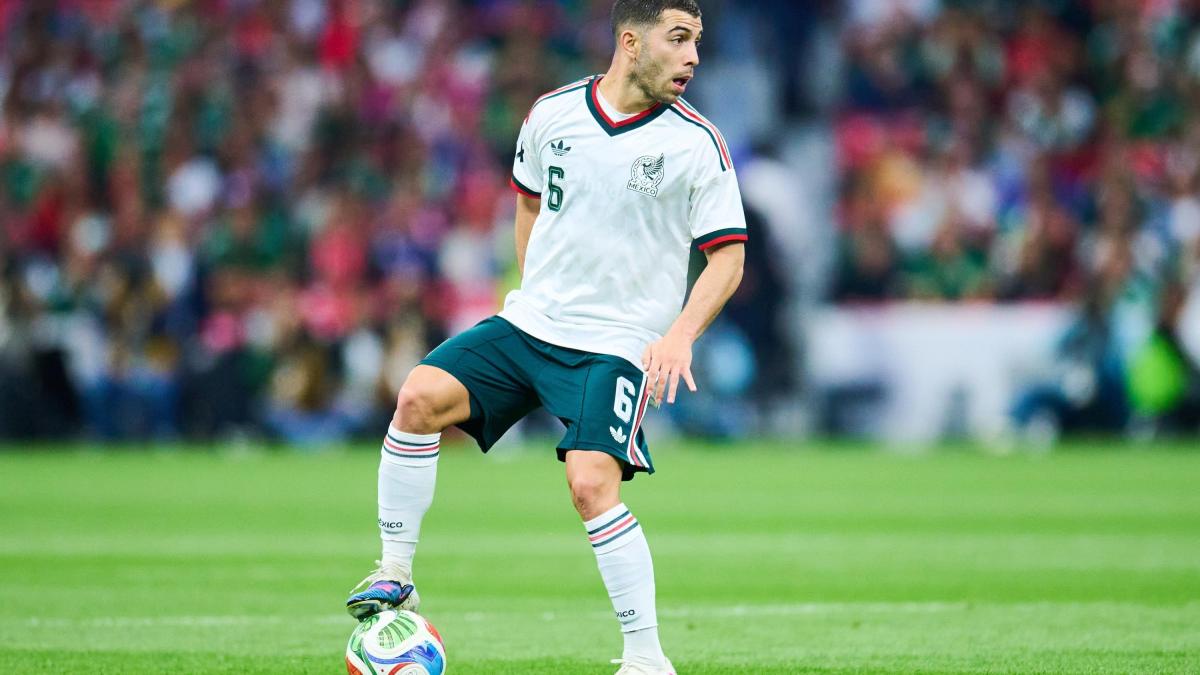 <![CDATA[Erik Lira acapara el reflector de 4 equipos en Europa]]>