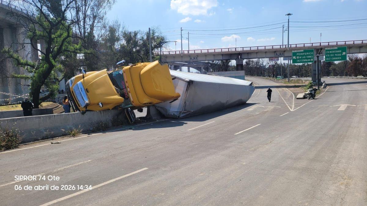 <![CDATA[Vuelca tráiler en La Concordia en Iztapalapa]]>