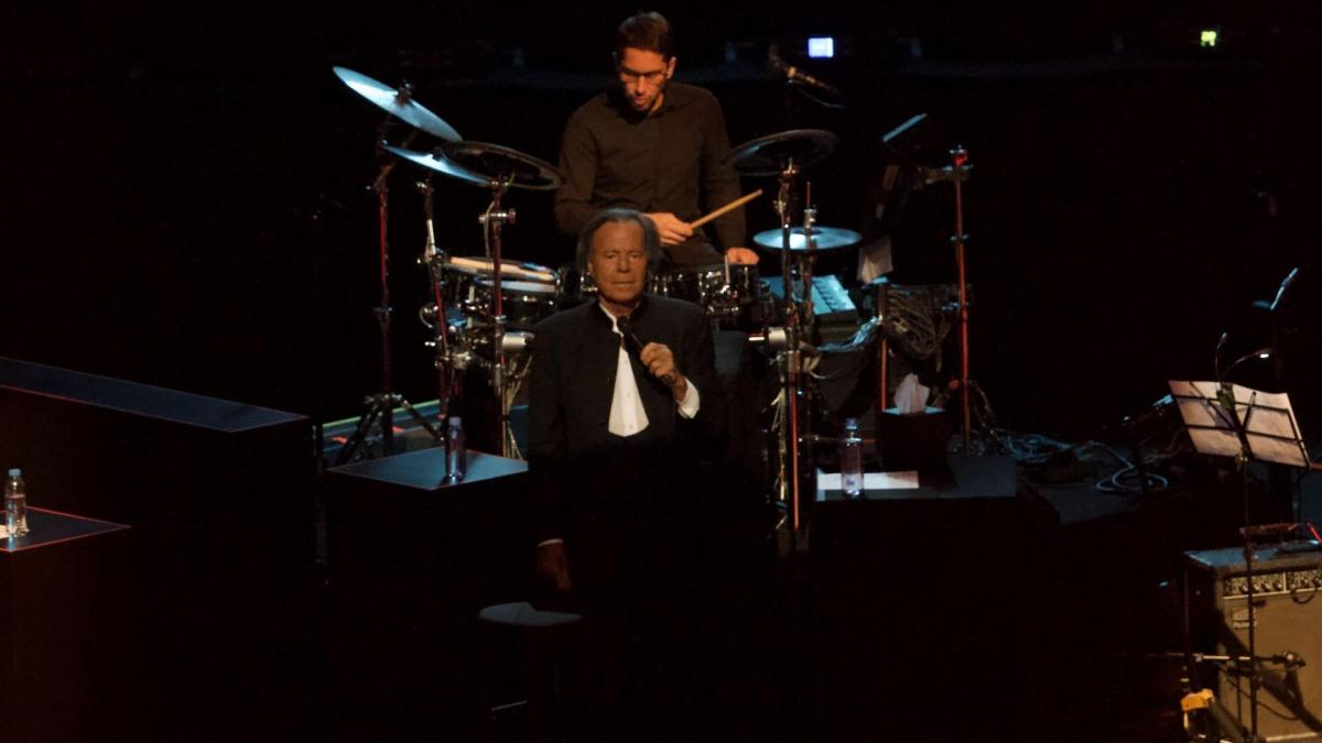 <![CDATA[¿Quién es Guillermo, el hijo de Julio Iglesias? El video que muestra su talento musical]]>