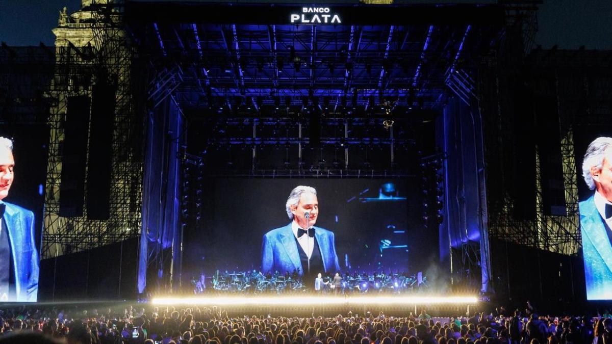 <![CDATA[El Zócalo se rinde ante Andrea Bocelli: tenor reunió a 130 mil personas en su concierto]]>