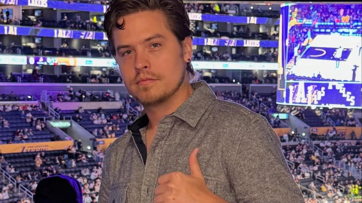 <![CDATA[Dylan Sprouse somete a ladrón en su casa y lo retiene hasta que llega la policía]]>