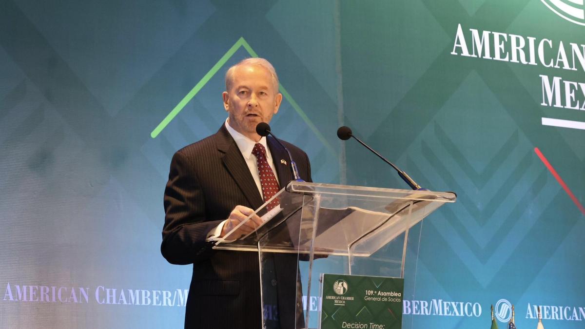 <![CDATA[Ronald Johnson lamenta muerte de dos oficiales en Chihuahua tras desmantelar laboratorios clandestinos]]>